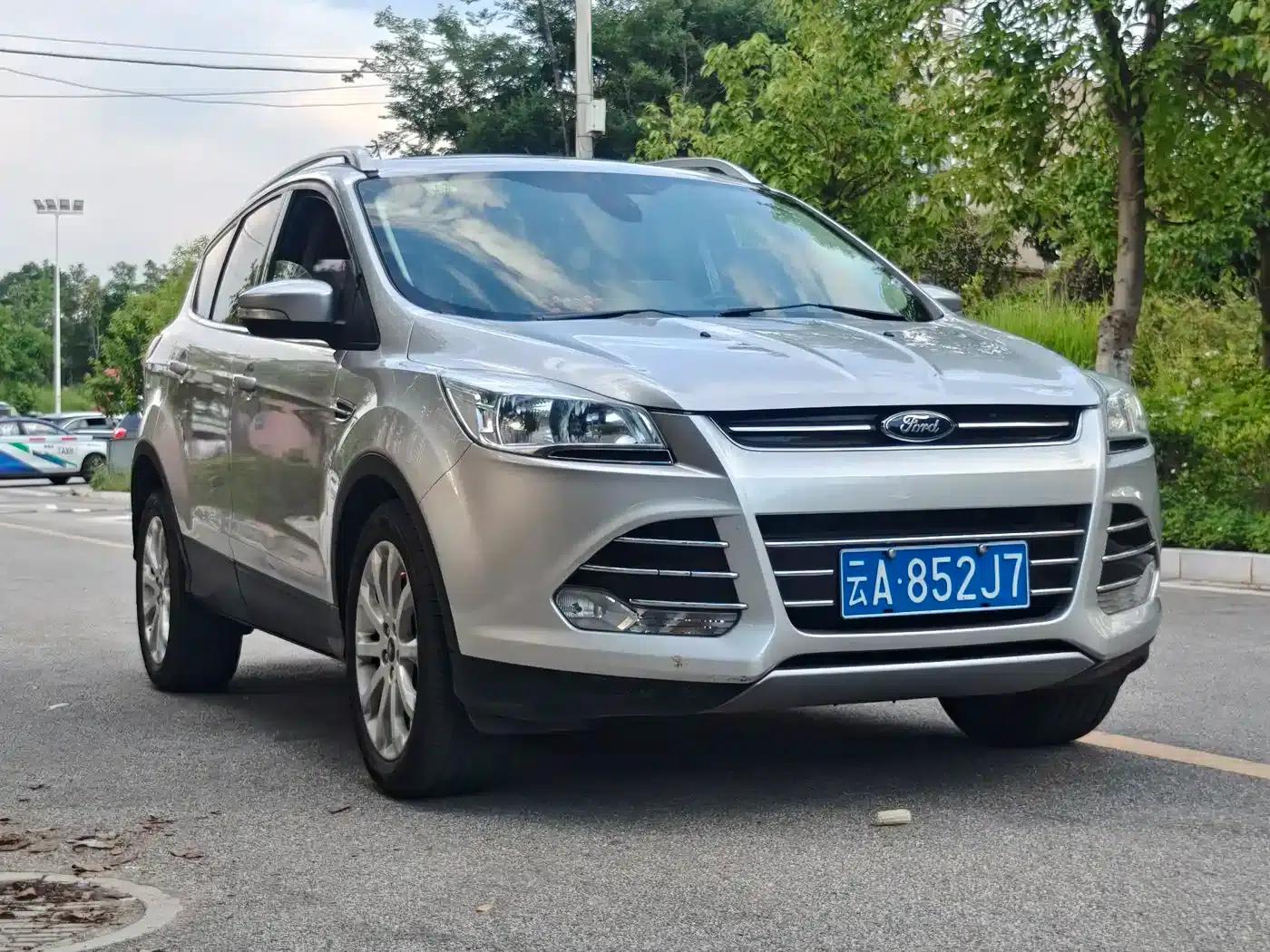 Ford Kuga 2015 1.5L GTDi 2WD Fashion Edition — миниатюра 3