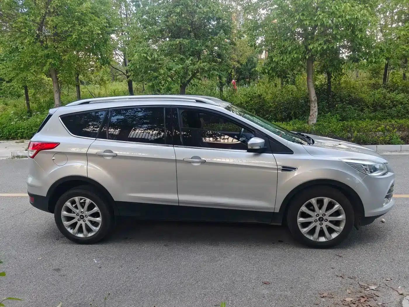 Ford Kuga 2015 1.5L GTDi 2WD Fashion Edition — миниатюра 5