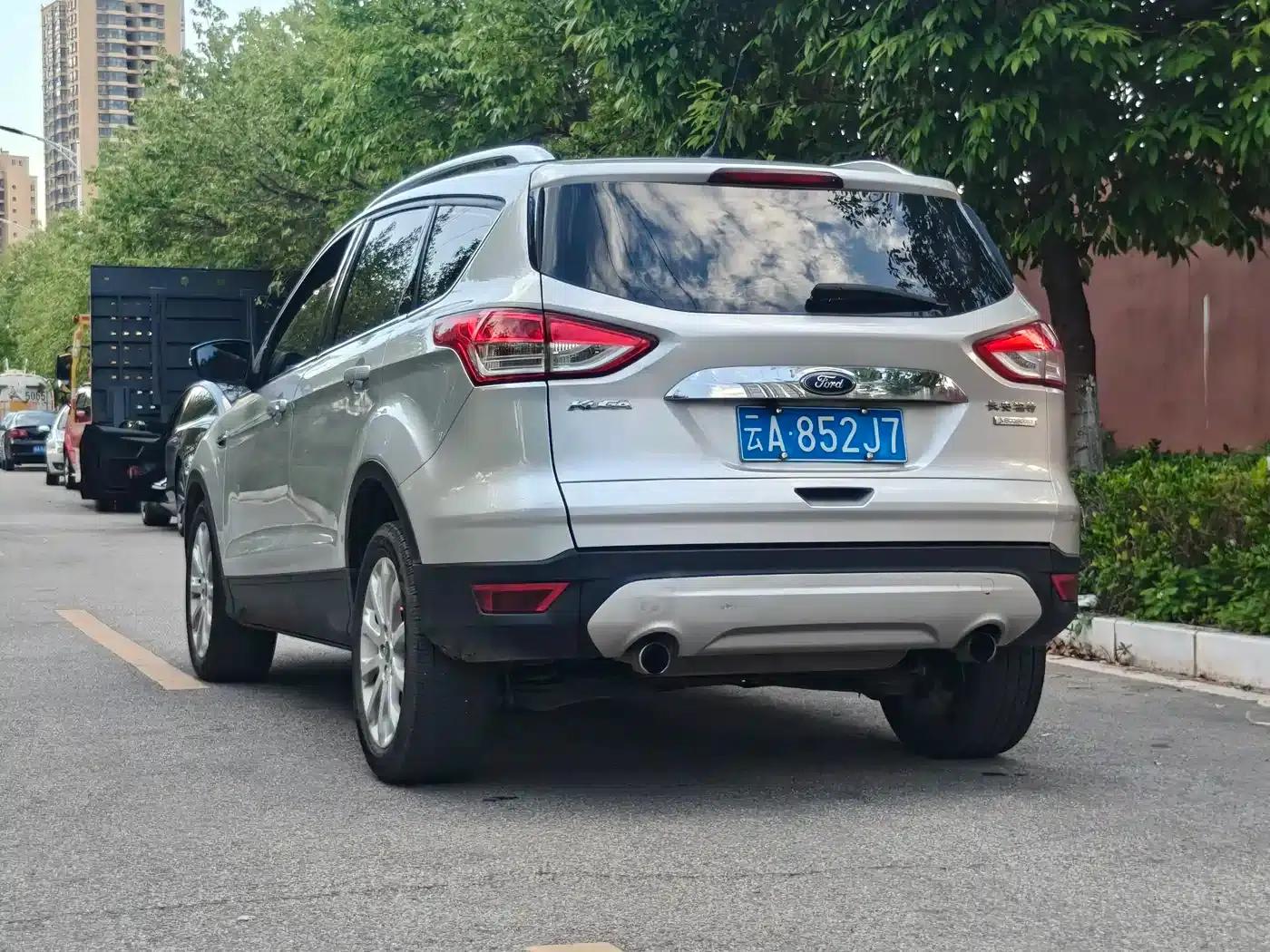 Ford Kuga 2015 1.5L GTDi 2WD Fashion Edition — миниатюра 6