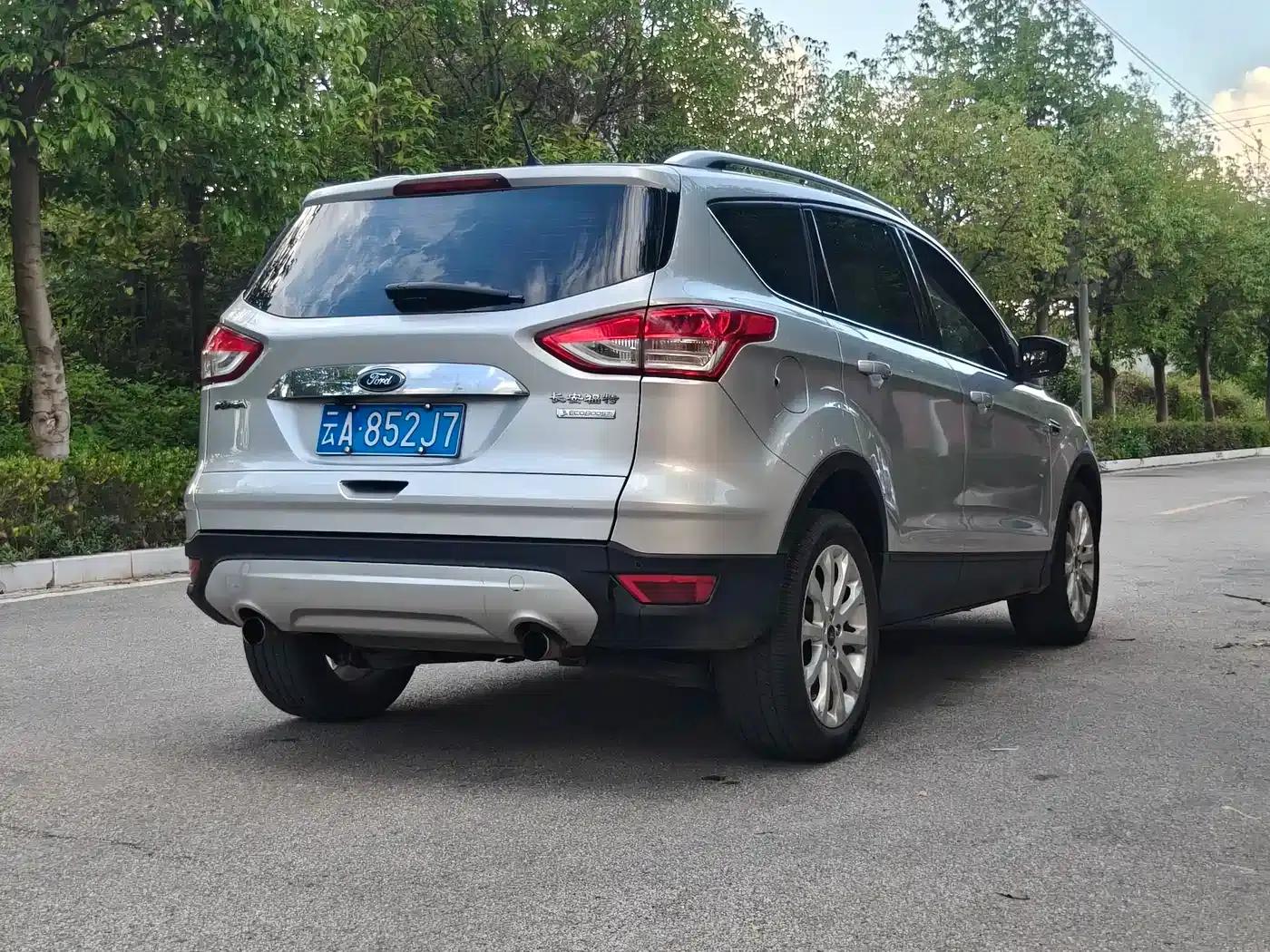 Ford Kuga 2015 1.5L GTDi 2WD Fashion Edition — миниатюра 8