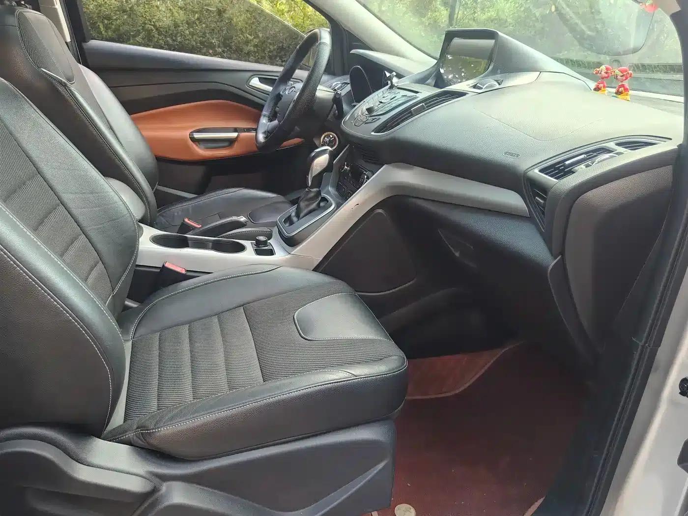 Ford Kuga 2015 1.5L GTDi 2WD Fashion Edition — миниатюра 10