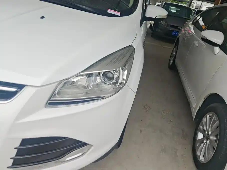 Ford Kuga 2013 1.6L GTDi 2WD Comfort Model — миниатюра 5