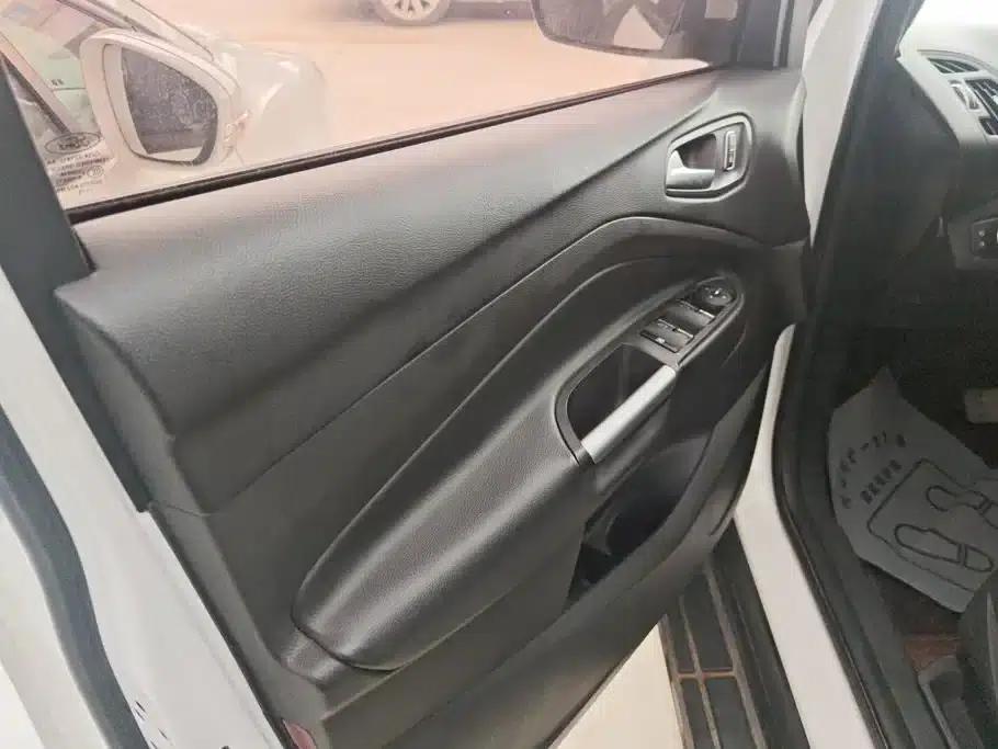 Ford Kuga 2013 1.6L GTDi 2WD Comfort Model — миниатюра 7