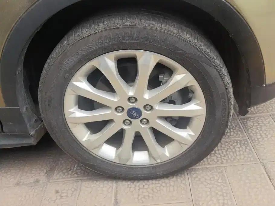 Ford Kuga 2013 1.6L GTDi AWD Elite — миниатюра 6