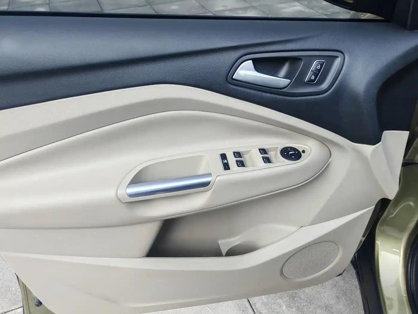 Ford Kuga 2013 1.6L GTDi AWD Elite — миниатюра 8