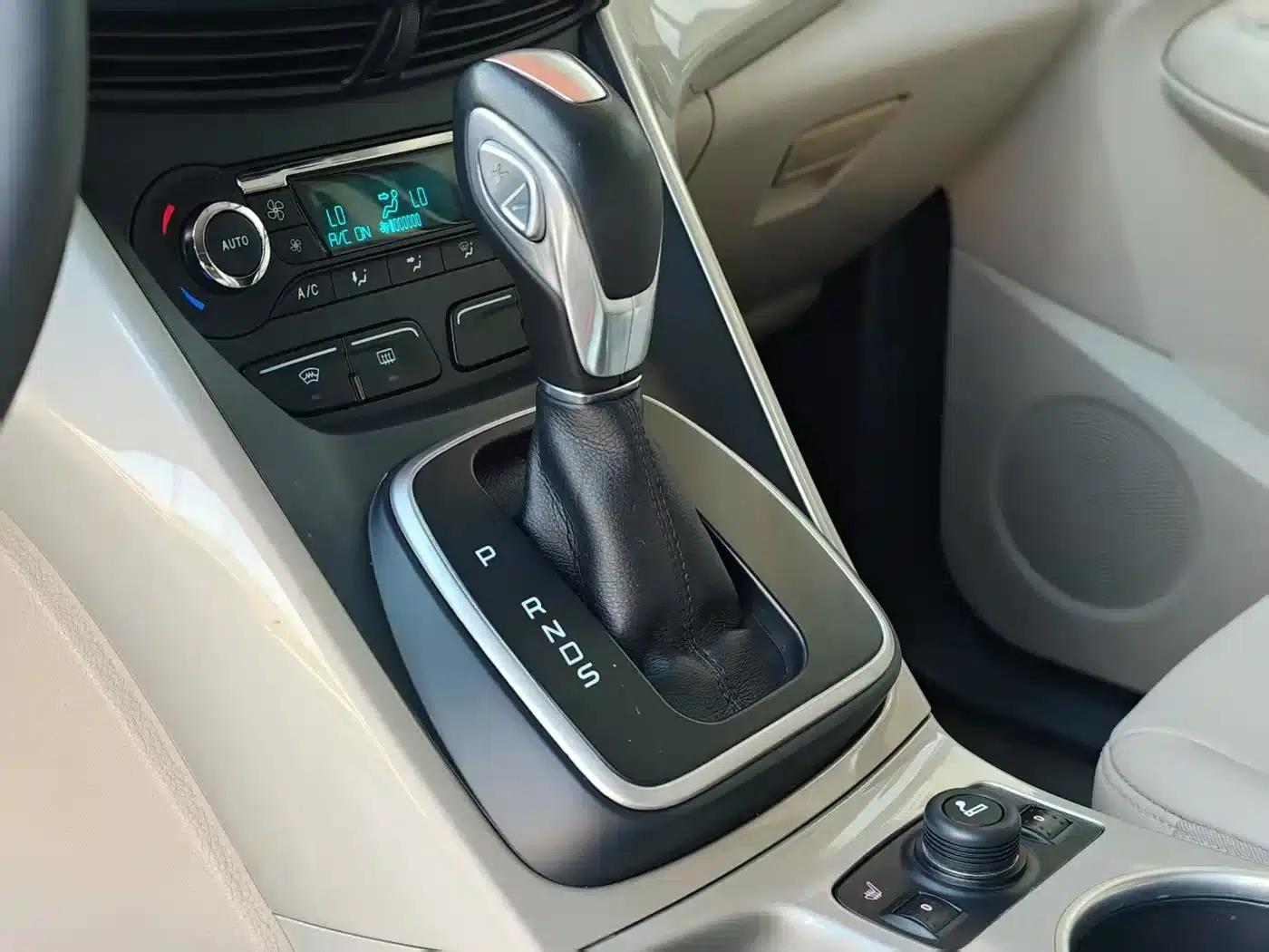 Ford Kuga 2013 1.6L GTDi AWD Elite — миниатюра 11