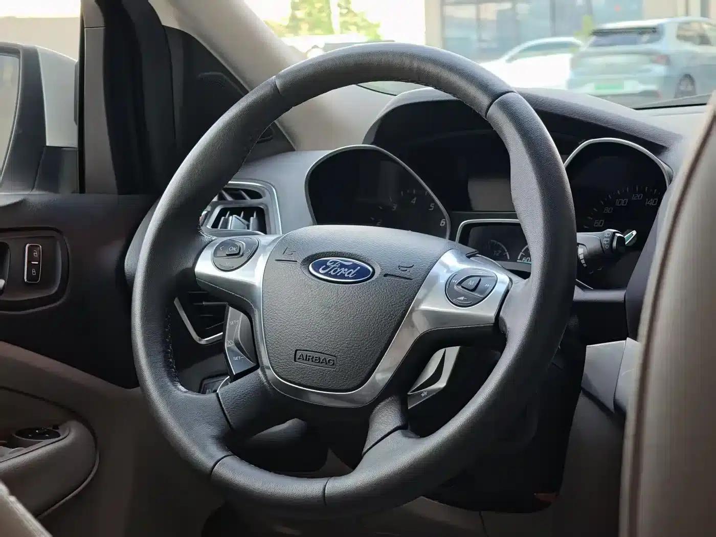 Ford Kuga 2013 1.6L GTDi AWD Elite — миниатюра 5