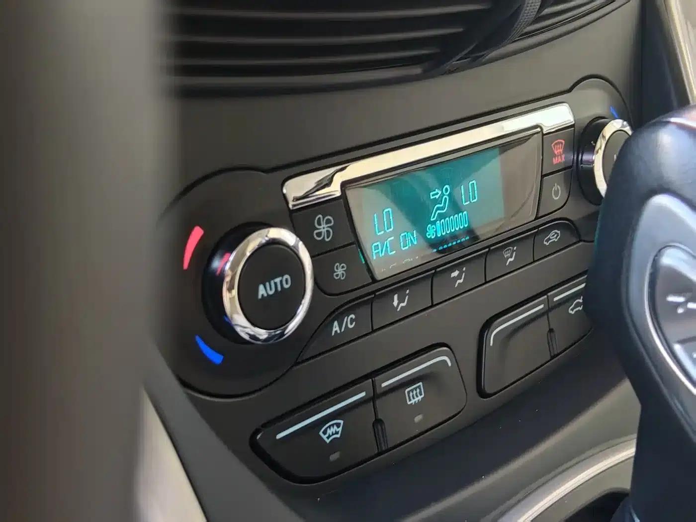 Ford Kuga 2013 1.6L GTDi AWD Elite — миниатюра 9