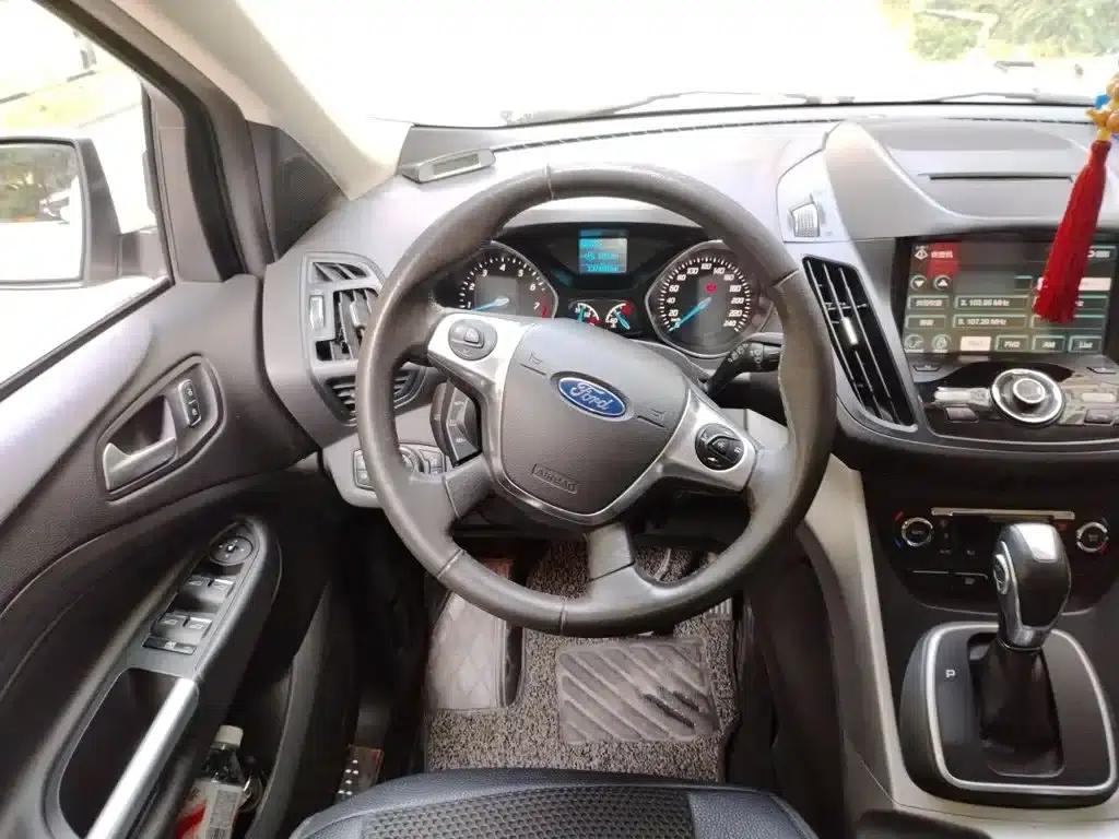 Ford Kuga 2013 1.6L GTDi 2WD Fashion Edition — миниатюра 3