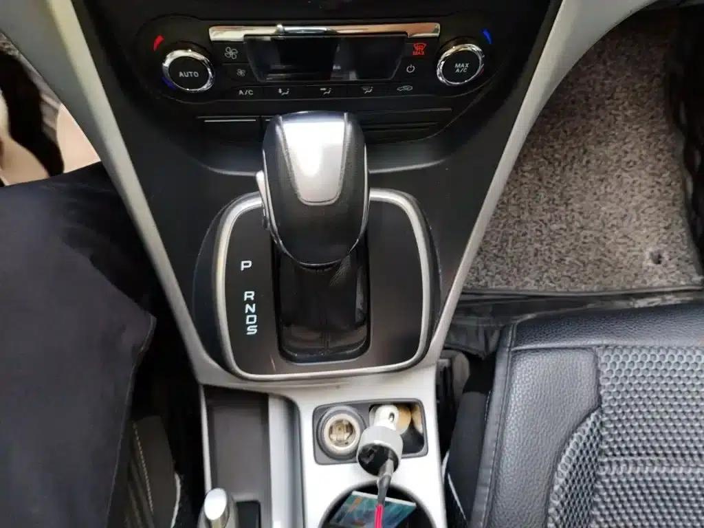 Ford Kuga 2013 1.6L GTDi 2WD Fashion Edition — миниатюра 7