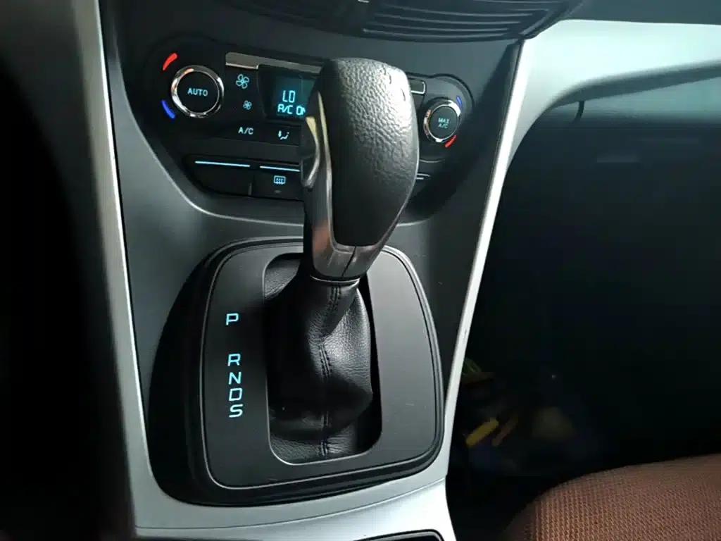 Ford Kuga 2015 1.5L GTDi 2WD Comfort Model — миниатюра 14