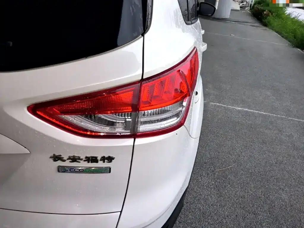Ford Kuga 2015 1.5L GTDi 2WD Comfort Model — миниатюра 8