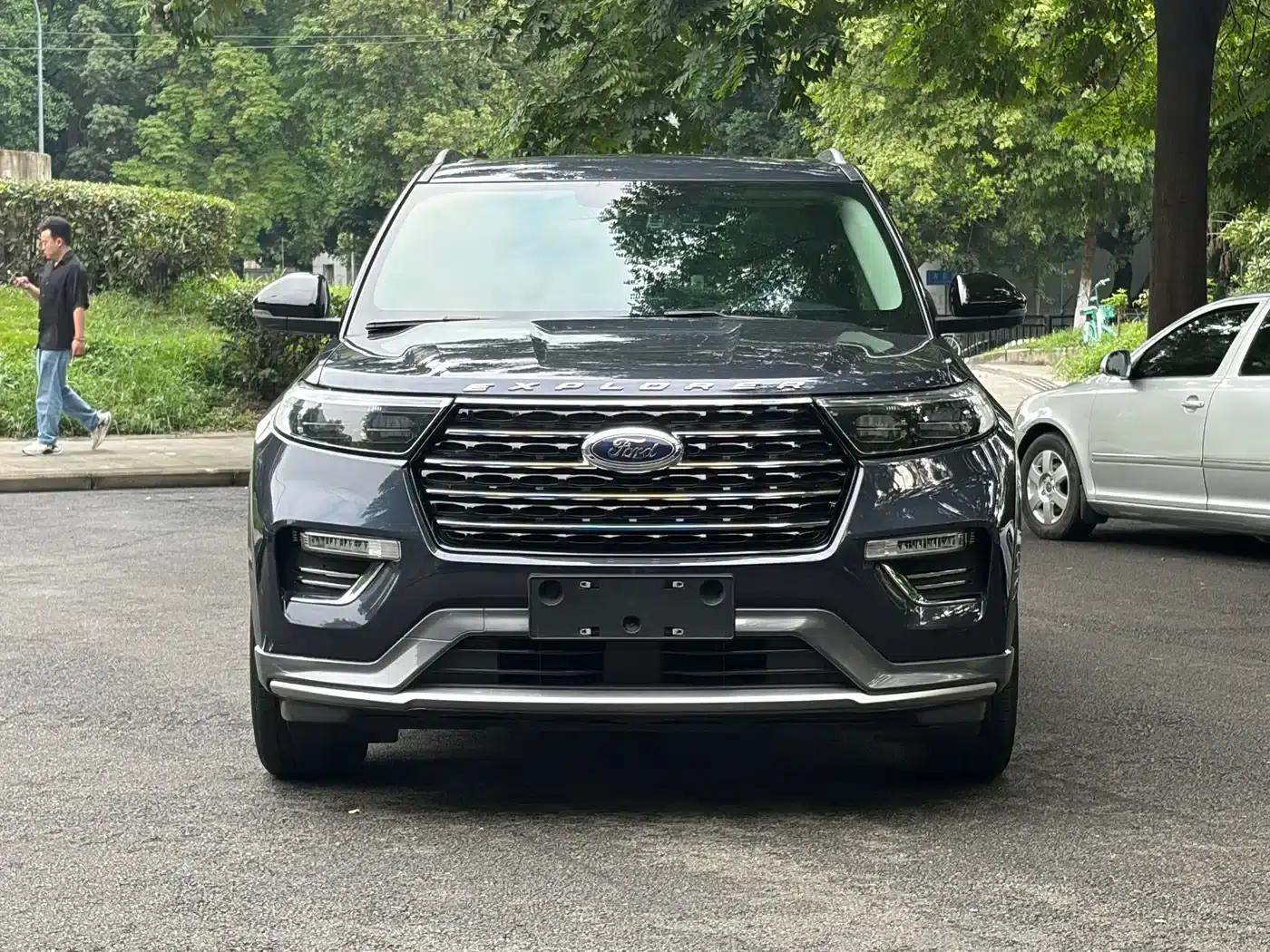 2020 Ford Explorer EcoBoost 285 Rear-Wheel Drive Fashion Edition 7-Seater — миниатюра 2