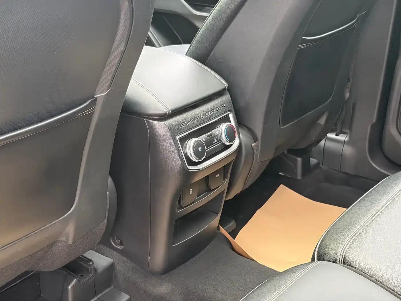 2020 Ford Explorer EcoBoost 285 Rear-Wheel Drive Fashion Edition 7-Seater — миниатюра 13