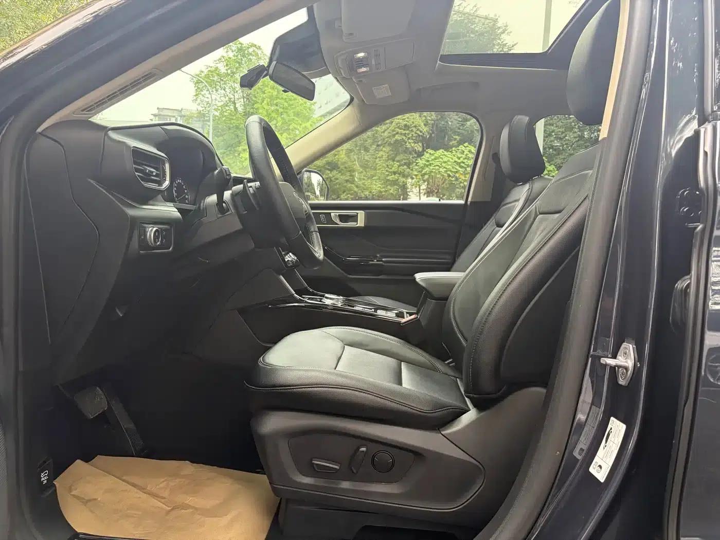 2020 Ford Explorer EcoBoost 285 Rear-Wheel Drive Fashion Edition 7-Seater — миниатюра 16