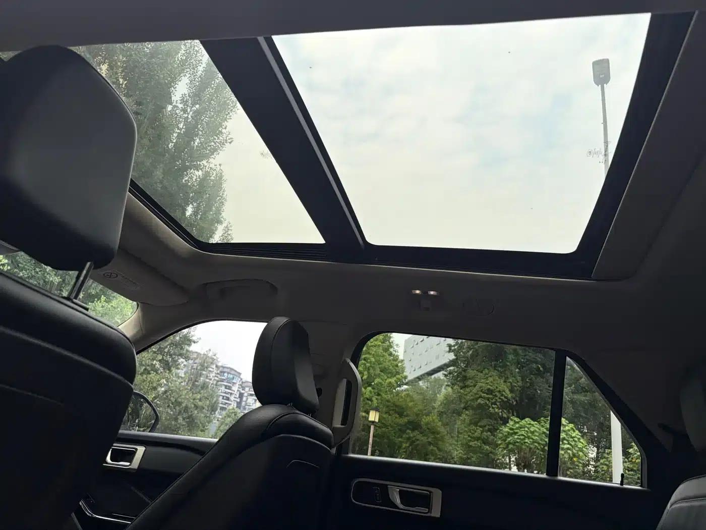 2020 Ford Explorer EcoBoost 285 Rear-Wheel Drive Fashion Edition 7-Seater — миниатюра 18