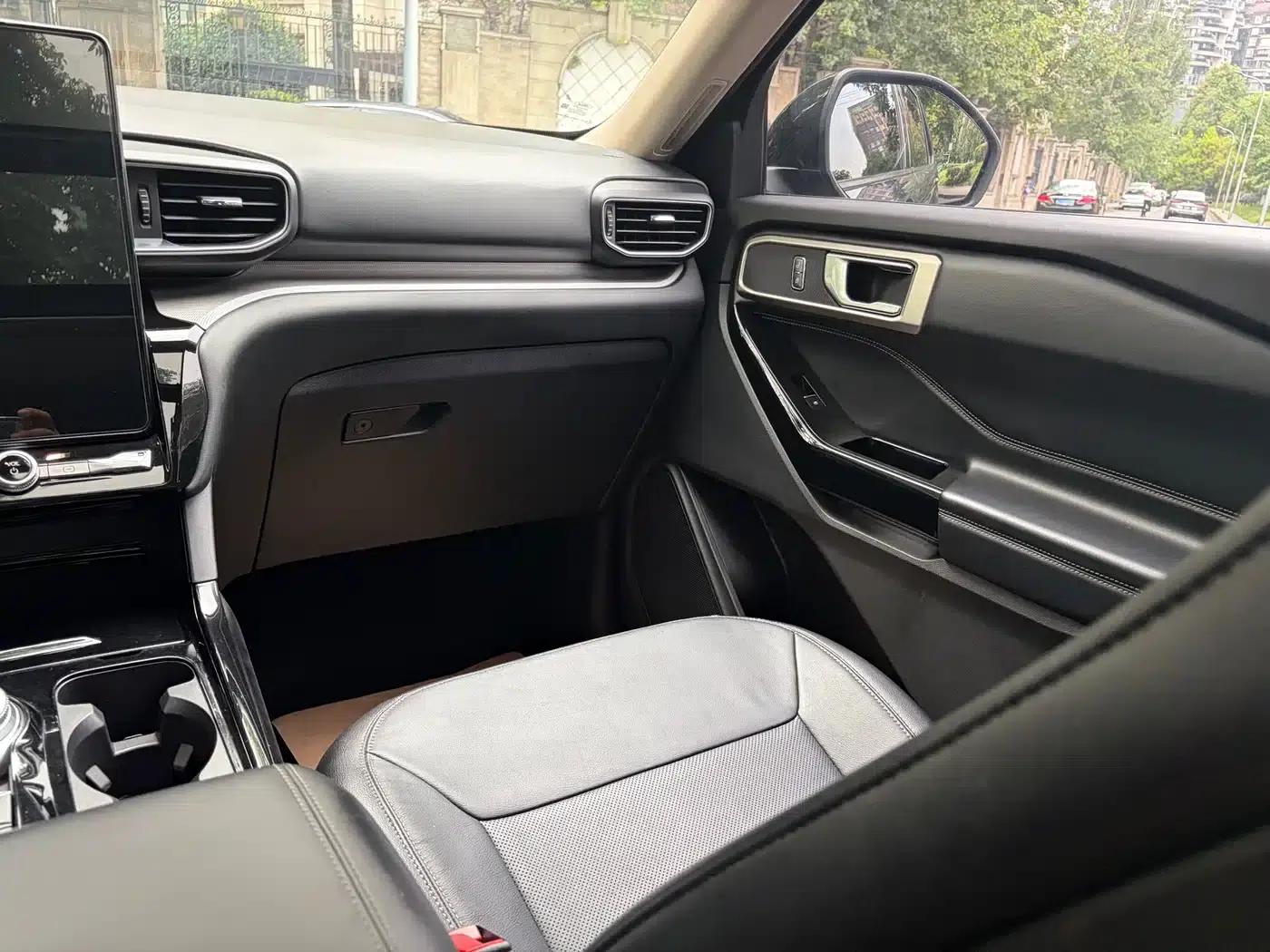 2020 Ford Explorer EcoBoost 285 Rear-Wheel Drive Fashion Edition 7-Seater — миниатюра 22