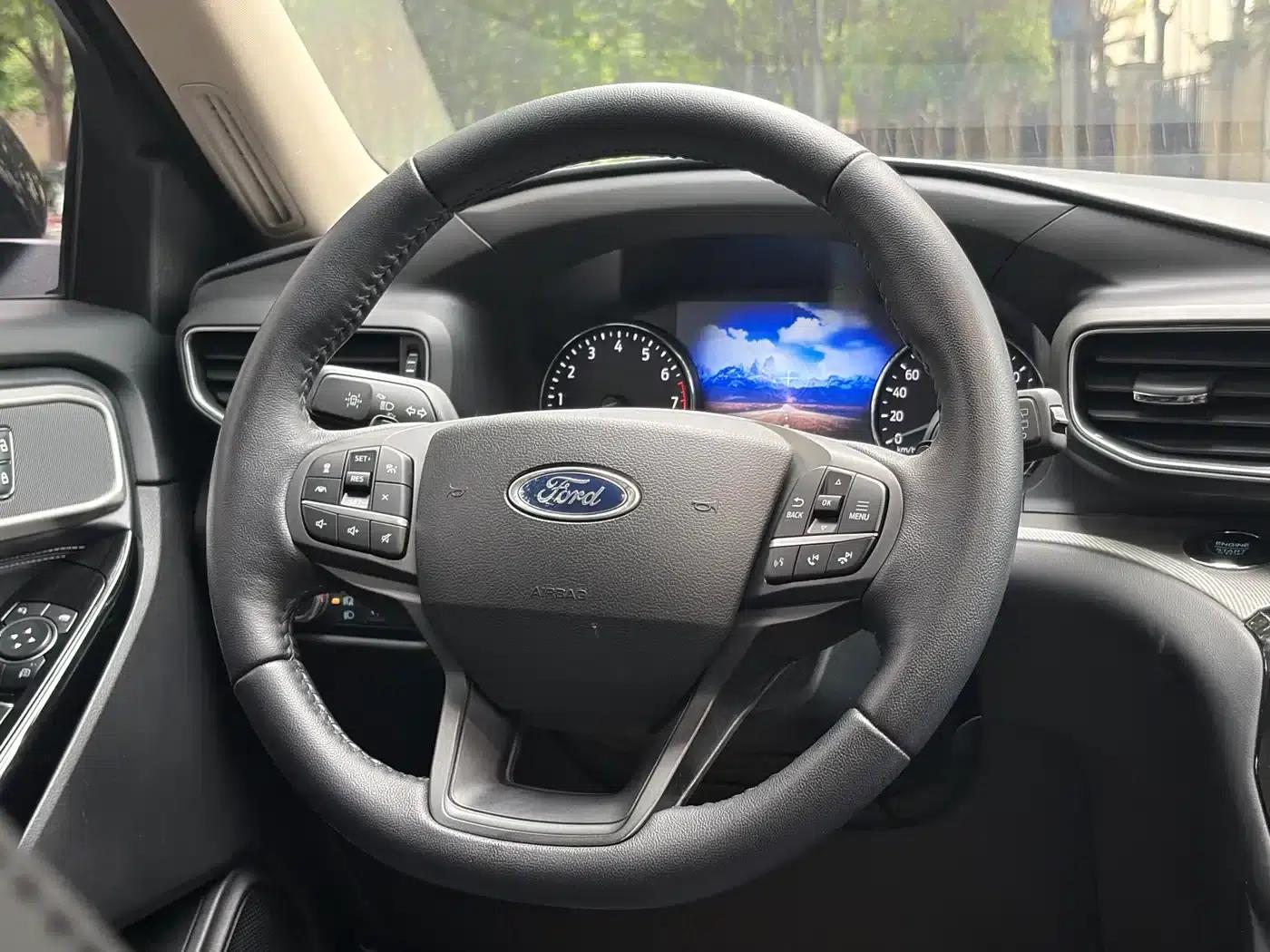 2020 Ford Explorer EcoBoost 285 Rear-Wheel Drive Fashion Edition 7-Seater — миниатюра 23