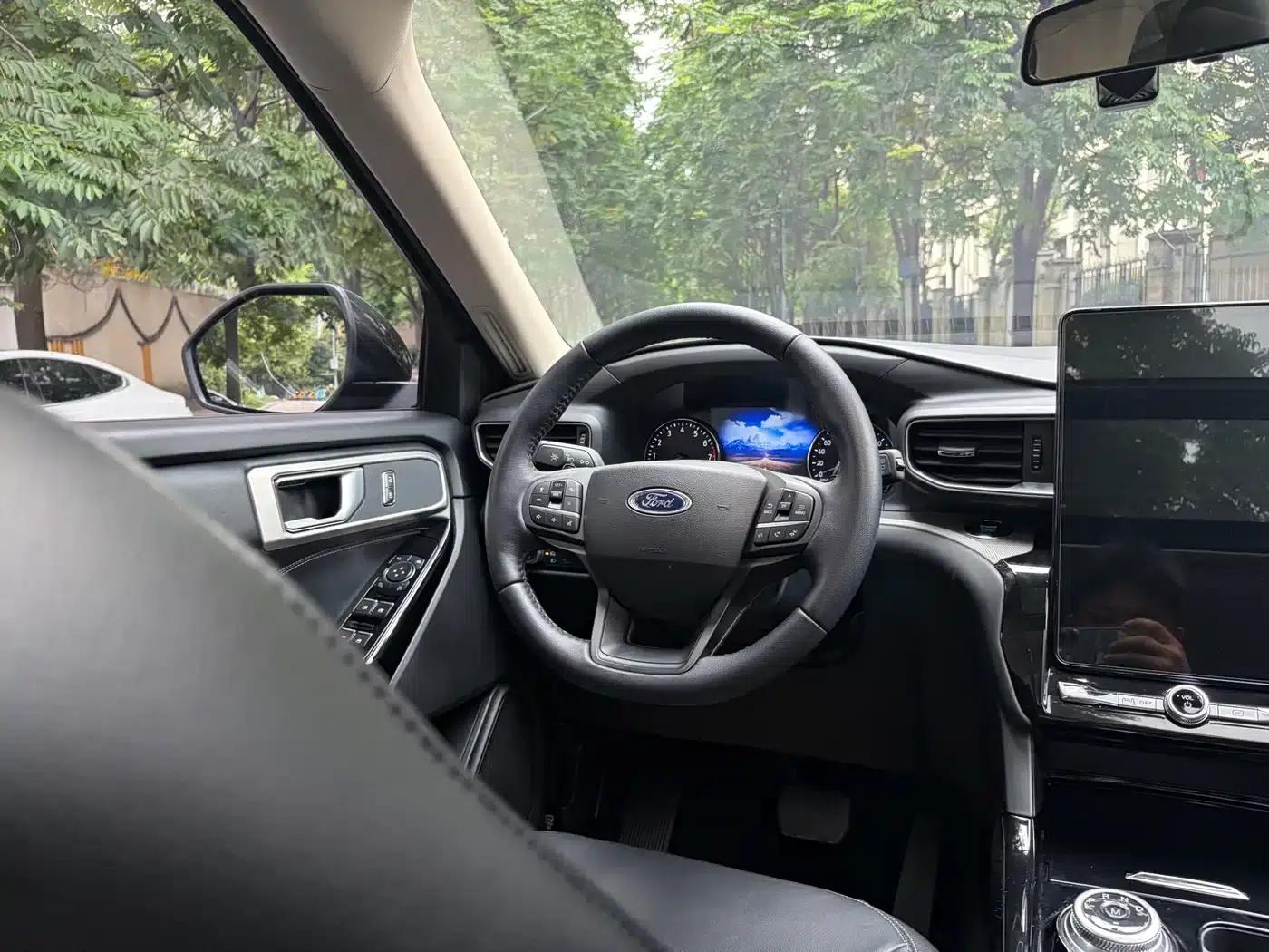 2020 Ford Explorer EcoBoost 285 Rear-Wheel Drive Fashion Edition 7-Seater — миниатюра 24