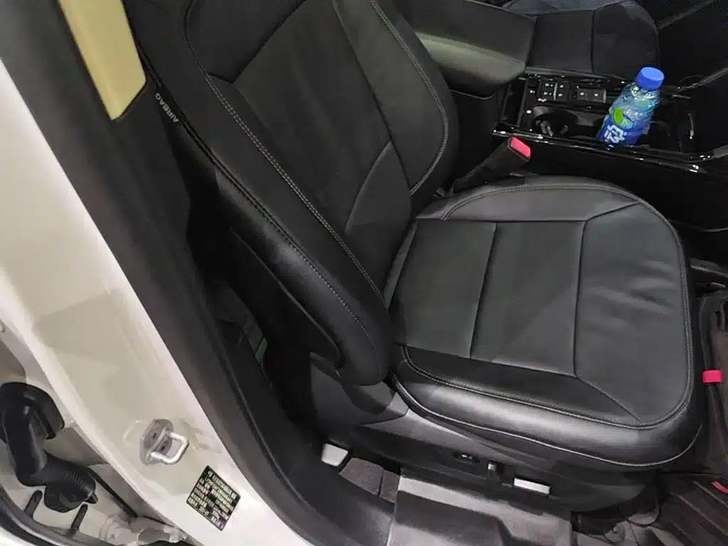 2020 Ford Explorer EcoBoost 285 Rear-Wheel Drive Fashion Edition 6-Seater — миниатюра 25