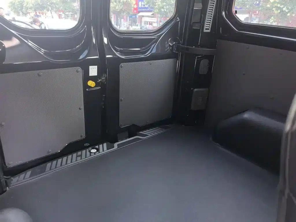 Ford Transit 2023 2.0T Diesel Automatic Multi-functional Commercial Vehicle, Short Wheelbase, Low Roof, 5/6 Seats — миниатюра 6