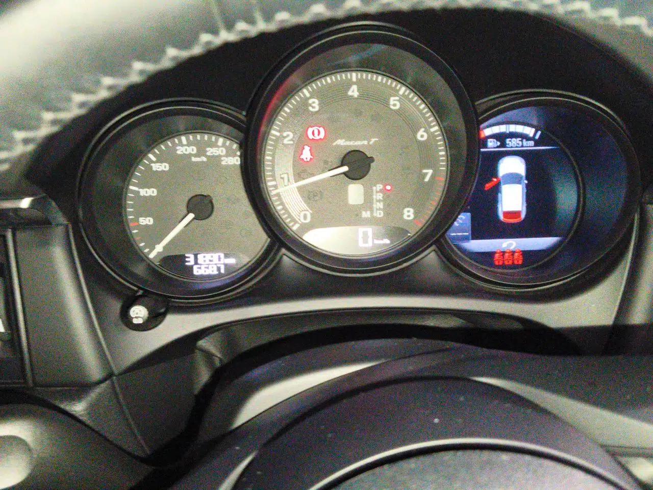 Porsche Macan 2022 Macan T 2.0T — миниатюра 11