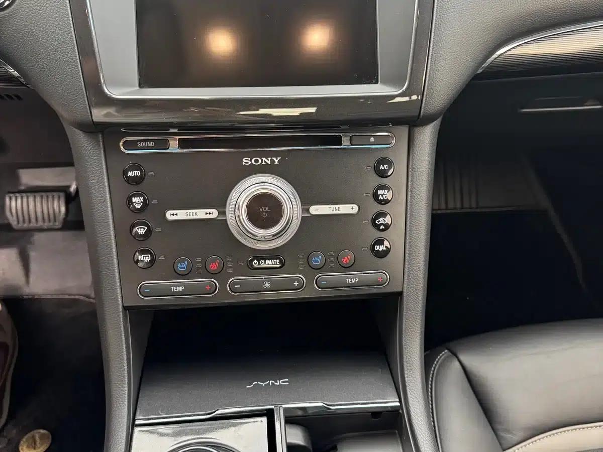 Taurus 2018 EcoBoost 245 Premium Edition (China V Emission Standard) — миниатюра 2