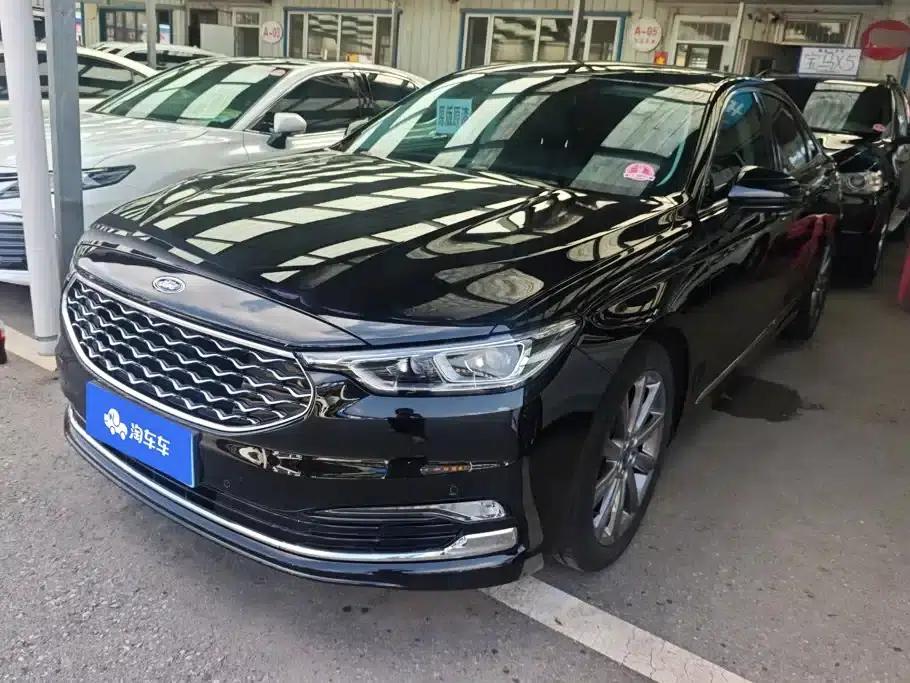 2019 Taurus EcoBoost 245 Premium Edition — миниатюра 1