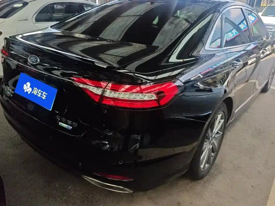 2019 Taurus EcoBoost 245 Premium Edition — миниатюра 3