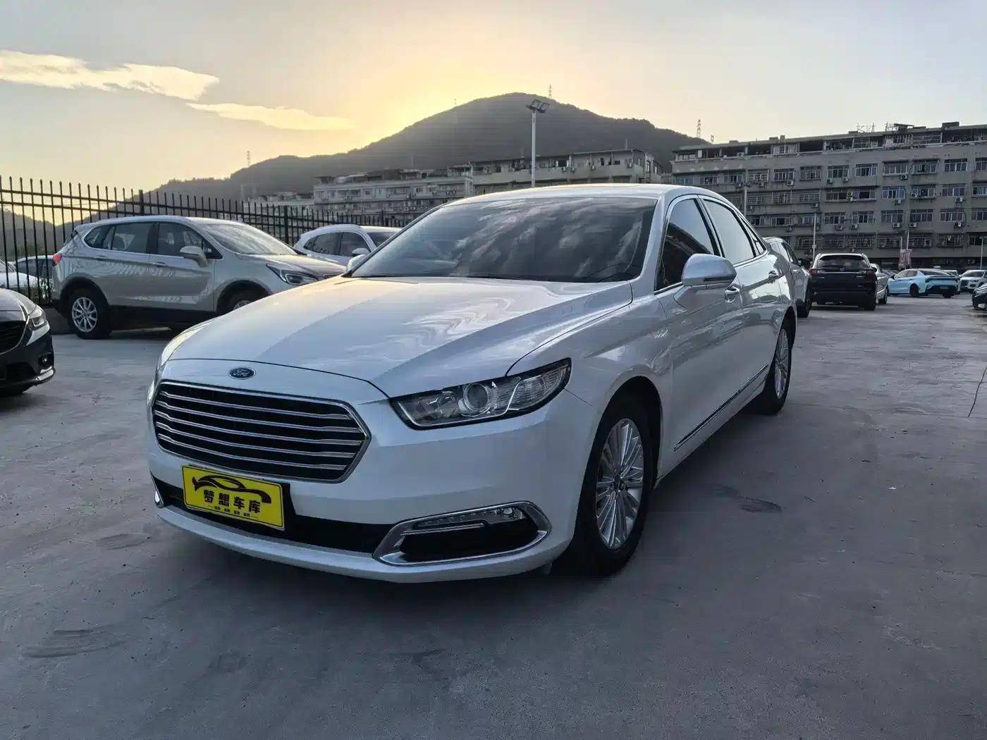 Taurus 2017 EcoBoost 245 Fashion Edition — миниатюра 1