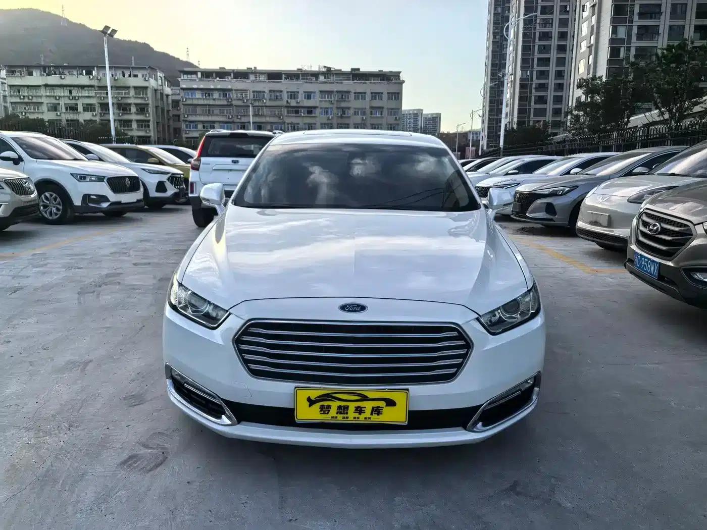 Taurus 2017 EcoBoost 245 Fashion Edition — миниатюра 3