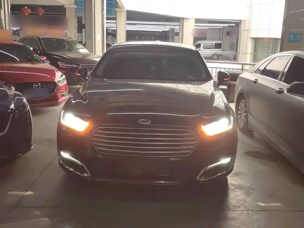 2015 Taurus EcoBoost 245 Luxury — миниатюра 3