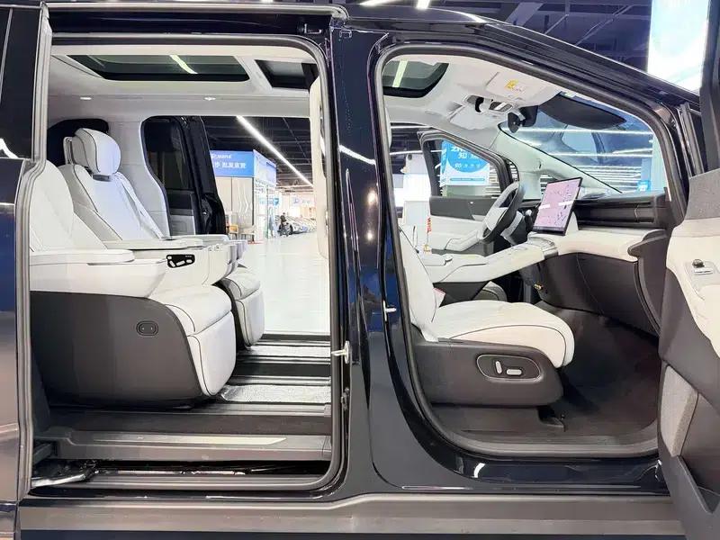XPeng X9 2024 Model 640 AWD High Performance Max — миниатюра 37