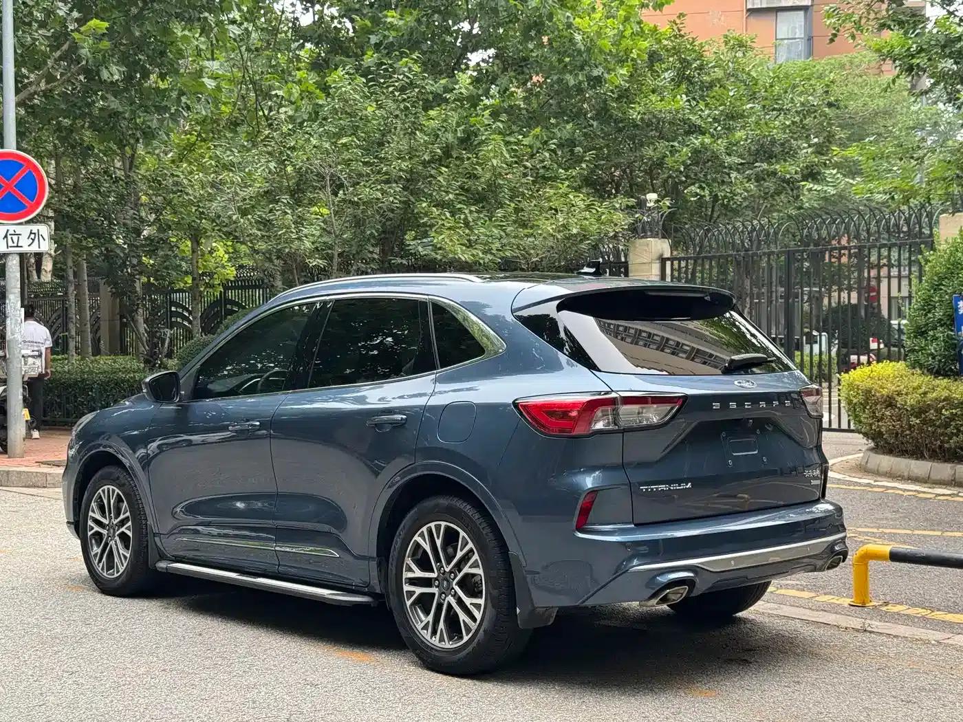 Escape 2020 EcoBoost 245 AWD Premium Edition — миниатюра 8