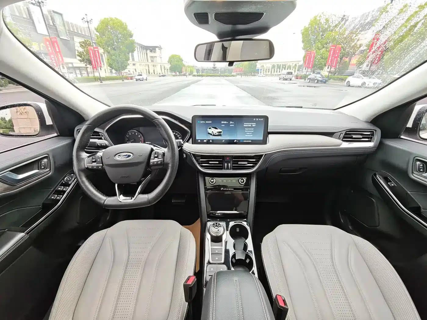 Escape 2020 EcoBoost 245 2WD Premium Edition — миниатюра 6