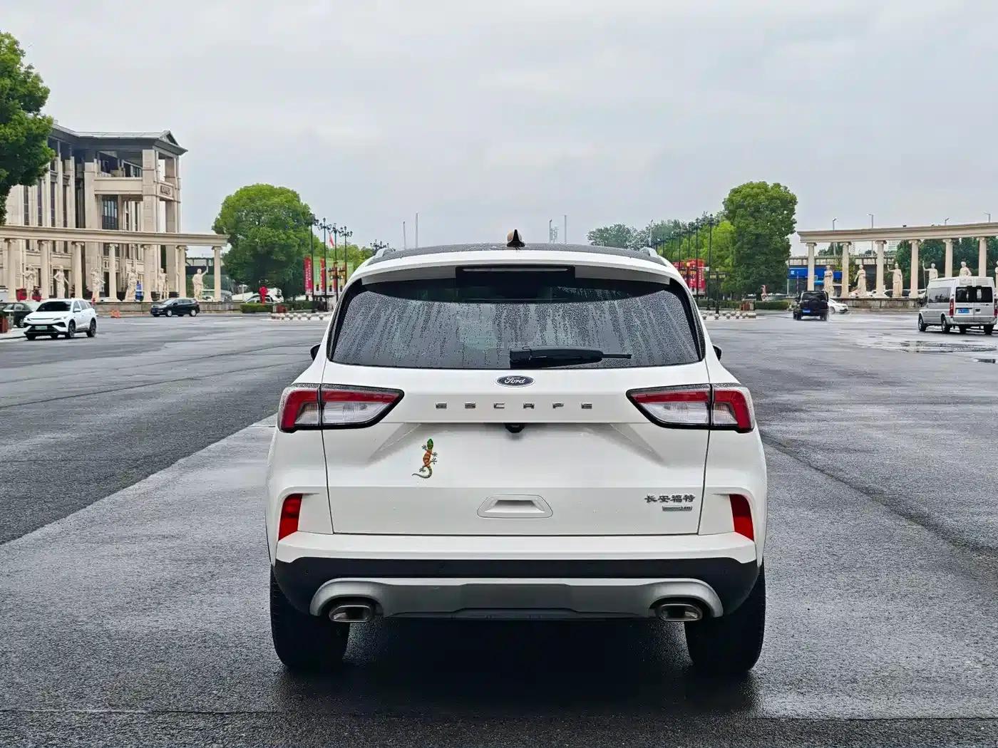 Escape 2020 EcoBoost 245 2WD Premium Edition — миниатюра 8