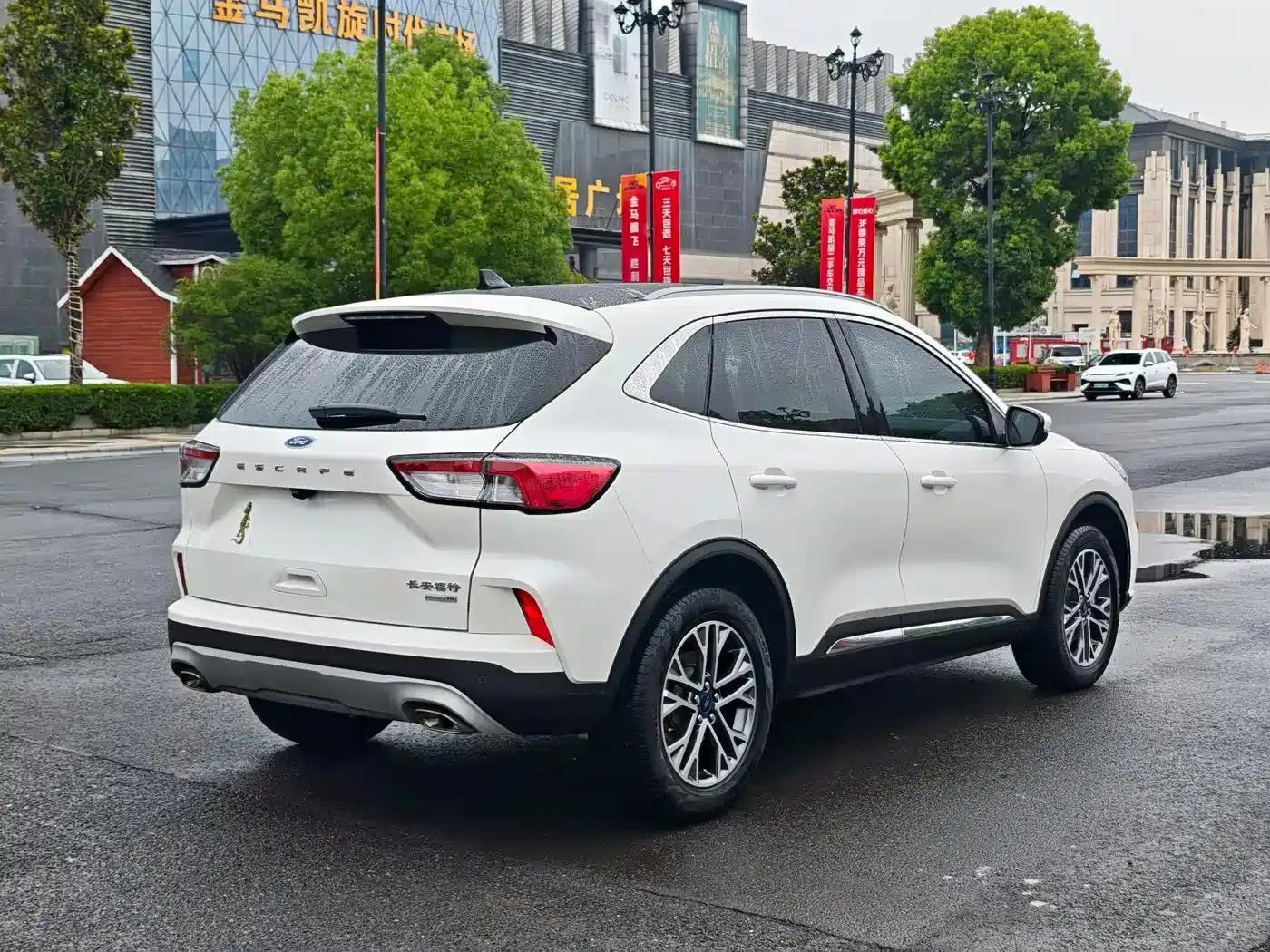 Escape 2020 EcoBoost 245 2WD Premium Edition — миниатюра 9
