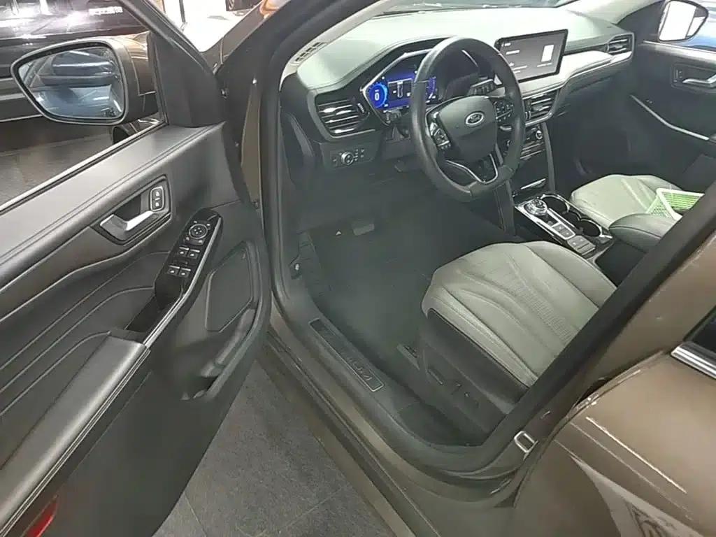 Escape 2020 EcoBoost 245 AWD Premium Edition — миниатюра 16