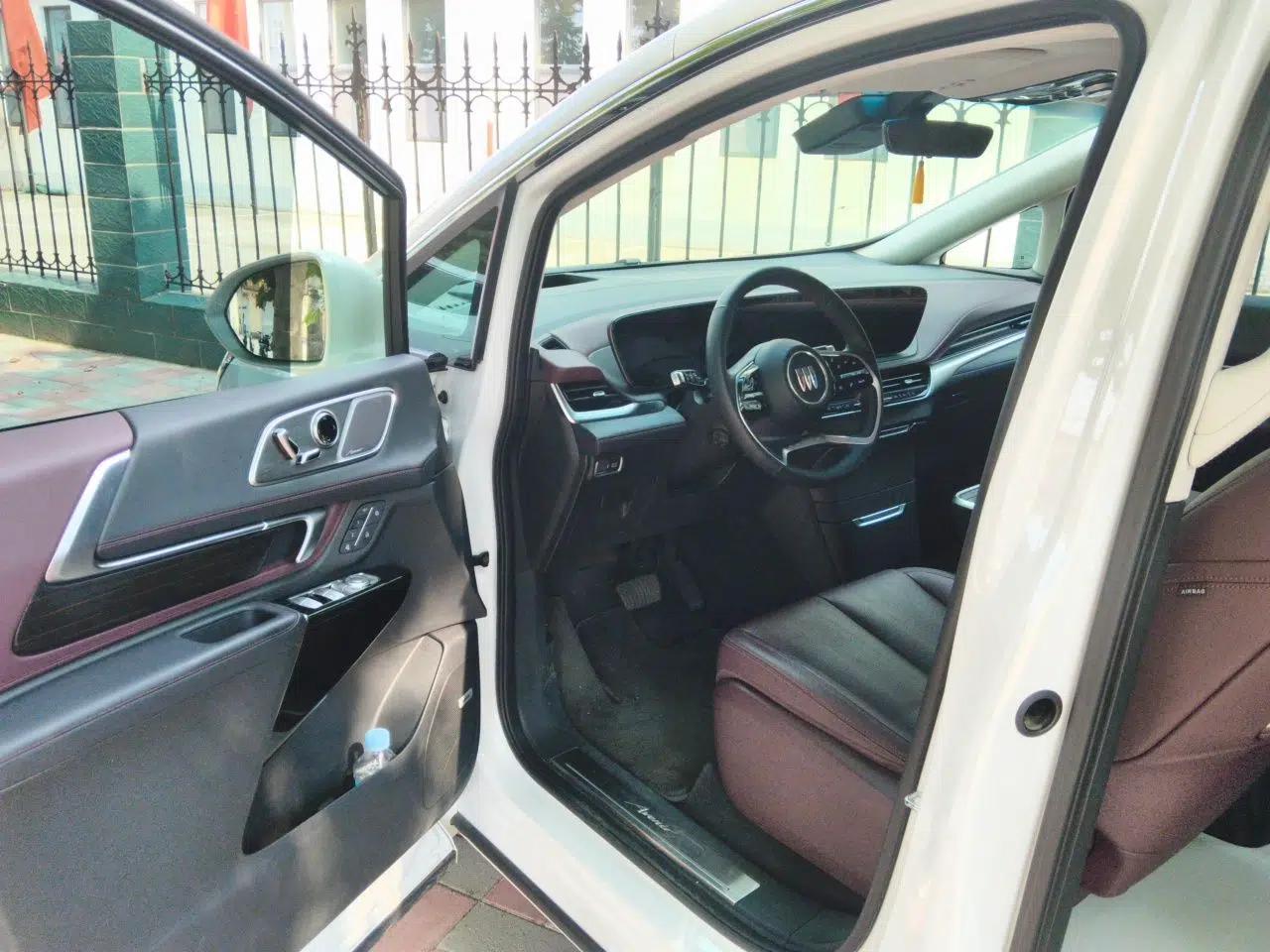 Buick Century 2025 2.0T Six-Seater YinShi Edition — миниатюра 16