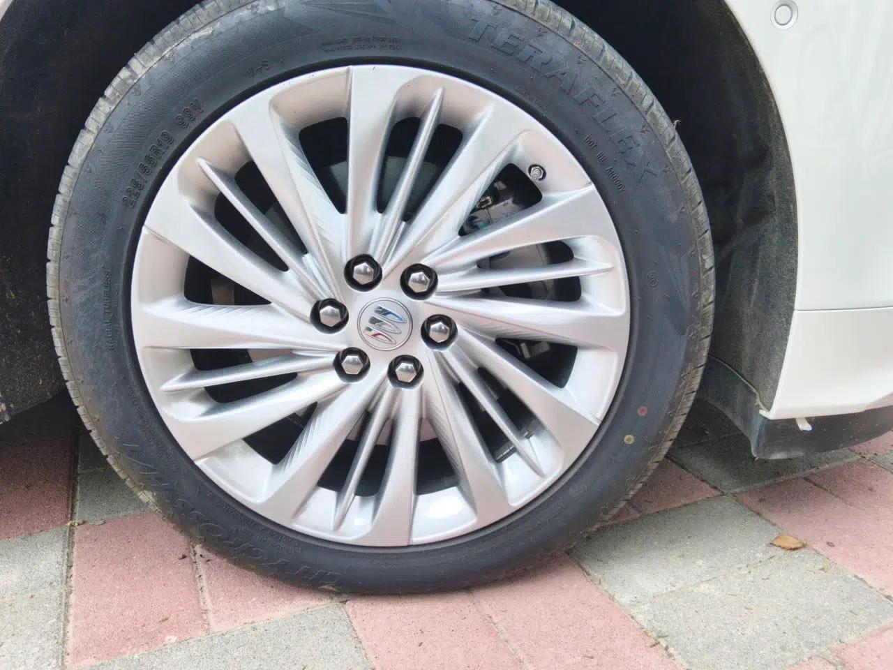Buick Century 2025 2.0T Six-Seater YinShi Edition — миниатюра 8
