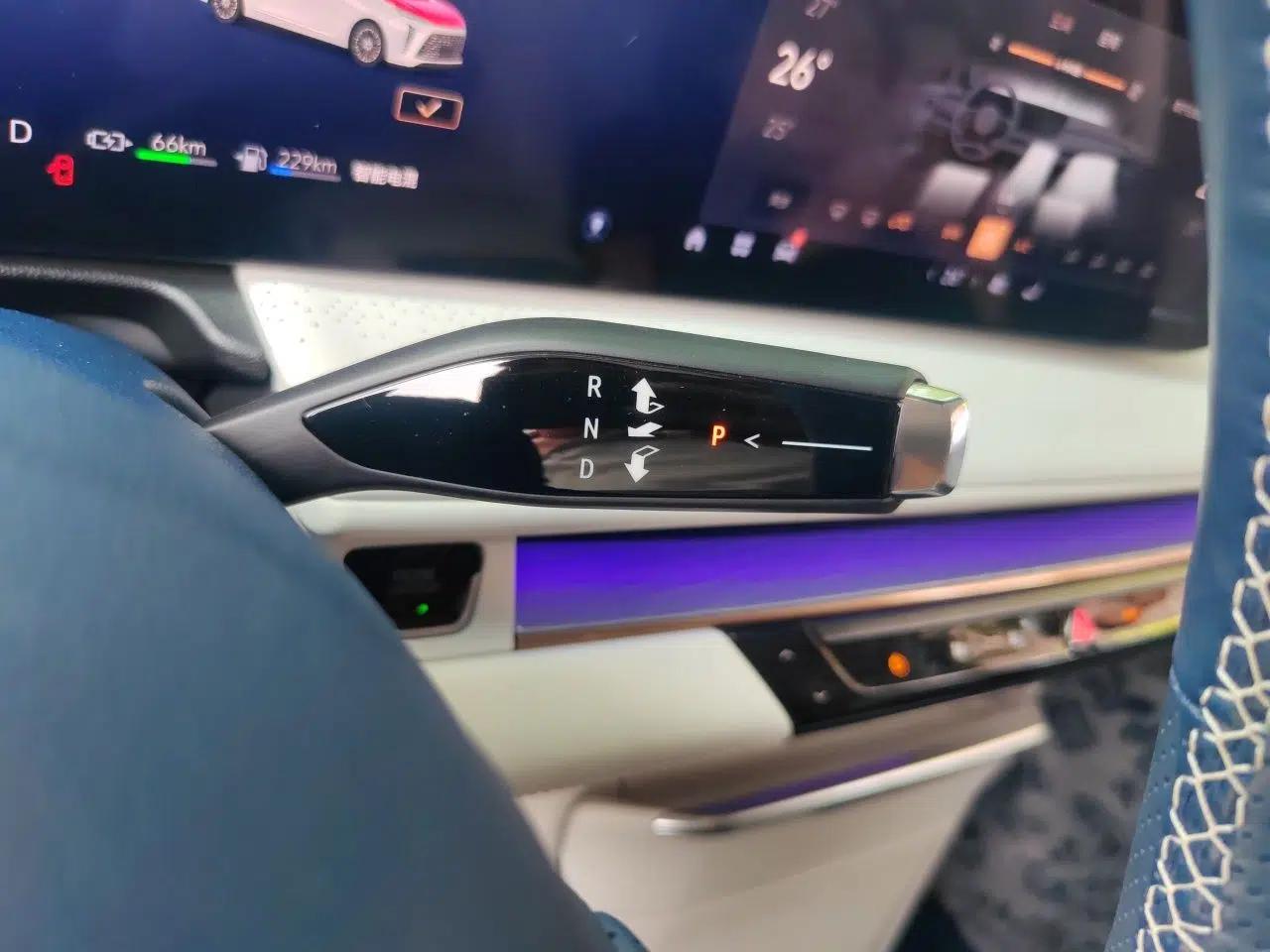 Buick GL8 New Energy 2024 Lu Zun Luxury Edition 6-Seater — миниатюра 14