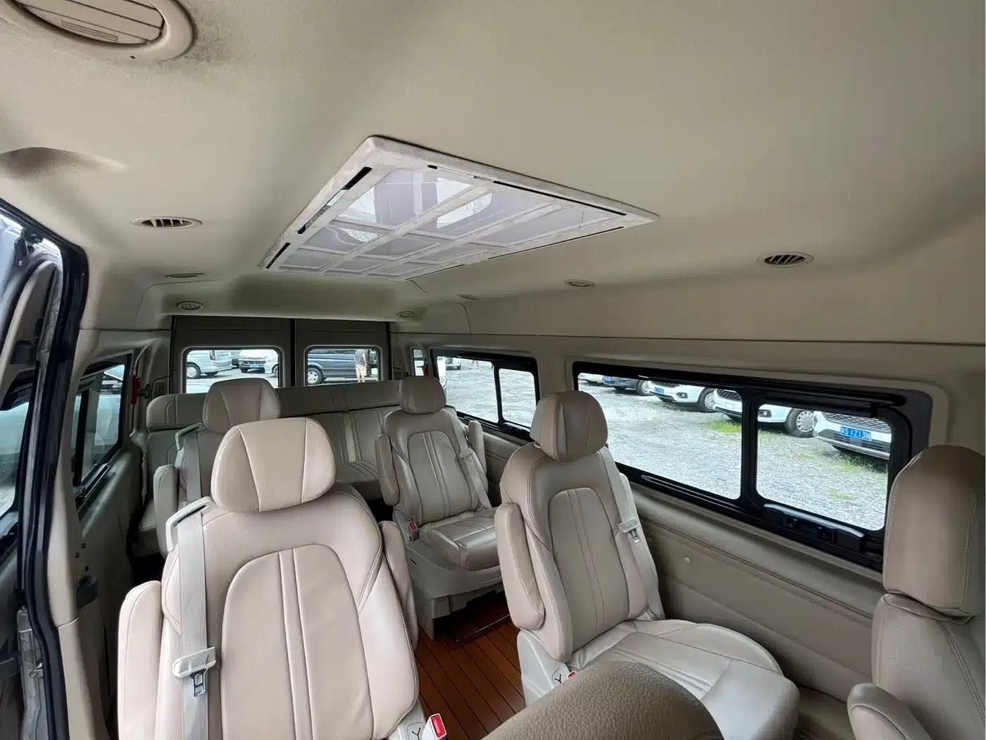 The new generation Ford Transit 2016 model 2.2T long wheelbase 9-seater mid-roof luxury bus with 135 horsepower. — миниатюра 12