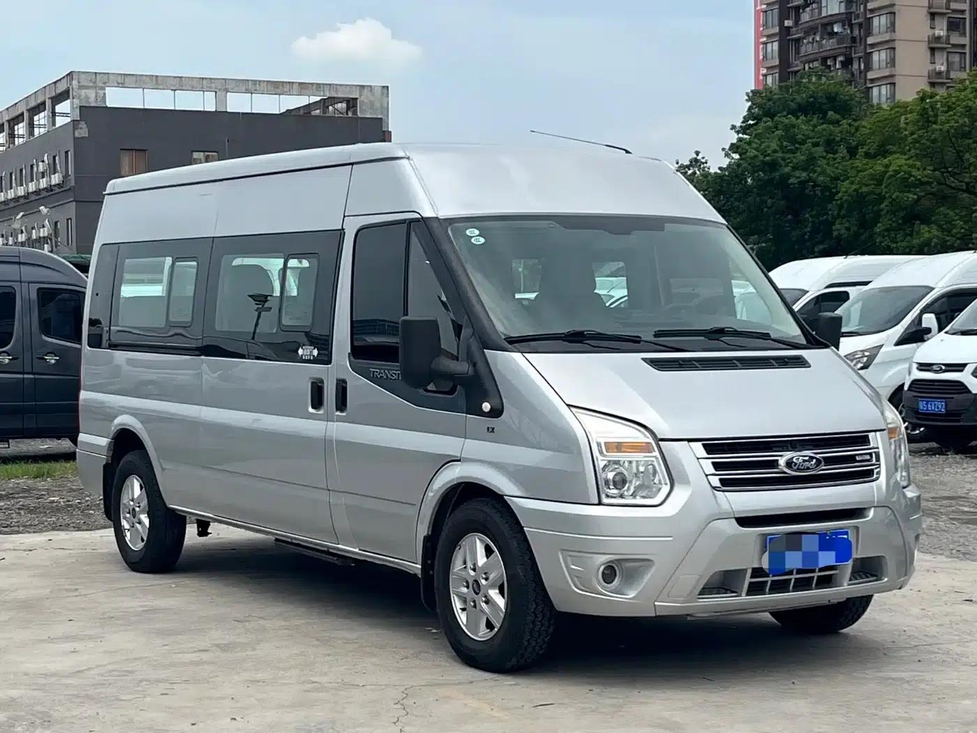 The new generation Ford Transit 2016 model 2.2T long wheelbase 9-seater mid-roof luxury bus with 135 horsepower. — миниатюра 3