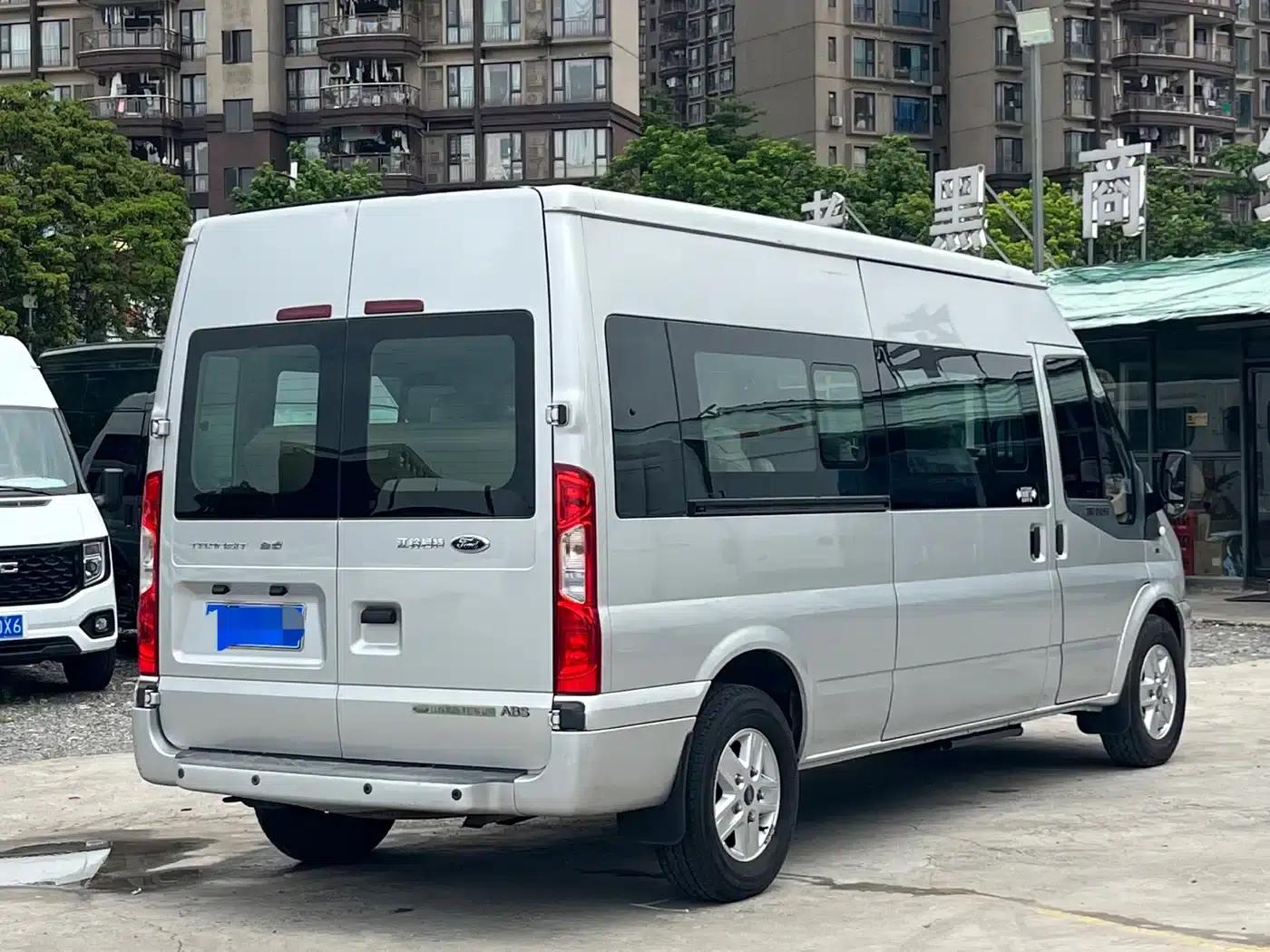 The new generation Ford Transit 2016 model 2.2T long wheelbase 9-seater mid-roof luxury bus with 135 horsepower. — миниатюра 4