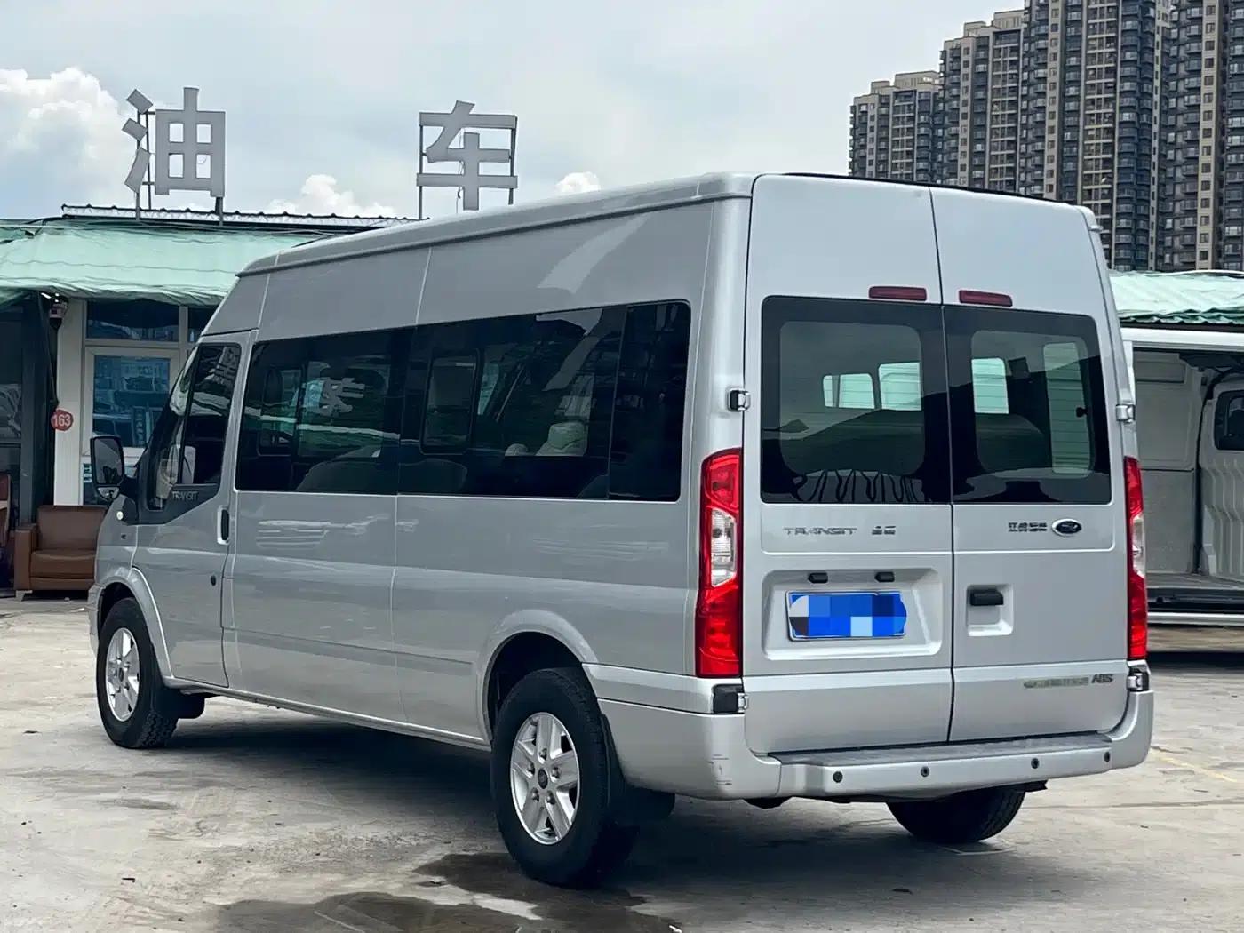 The new generation Ford Transit 2016 model 2.2T long wheelbase 9-seater mid-roof luxury bus with 135 horsepower. — миниатюра 6