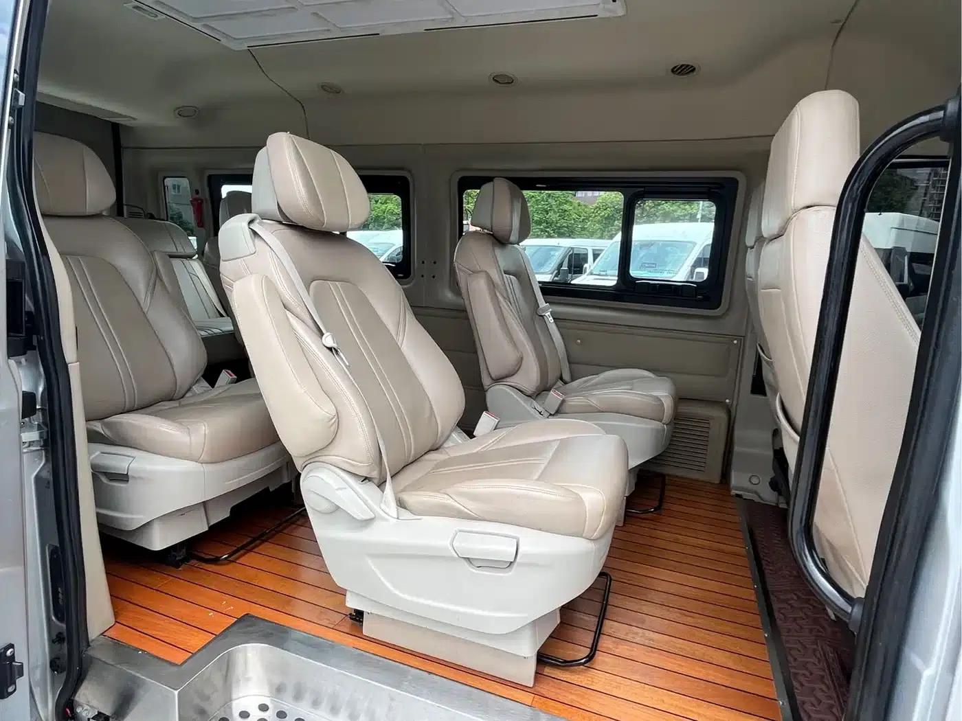The new generation Ford Transit 2016 model 2.2T long wheelbase 9-seater mid-roof luxury bus with 135 horsepower. — миниатюра 10