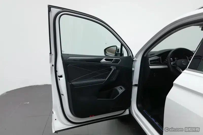 Tiguan L PHEV 2023 430PHEV Plug-in Hybrid Premium Edition — миниатюра 21