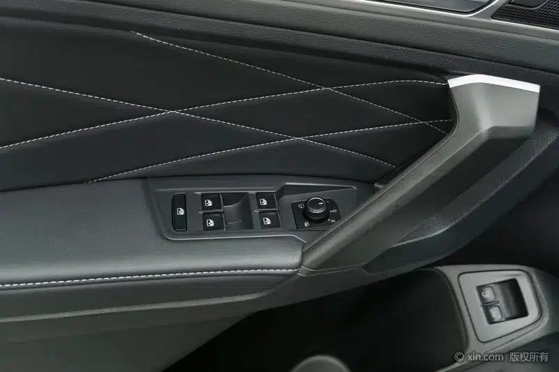 Tiguan L PHEV 2023 430PHEV Plug-in Hybrid Premium Edition — миниатюра 22