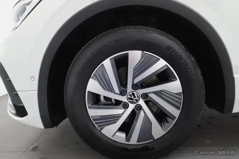 Tiguan L PHEV 2023 430PHEV Plug-in Hybrid Premium Edition — миниатюра 8