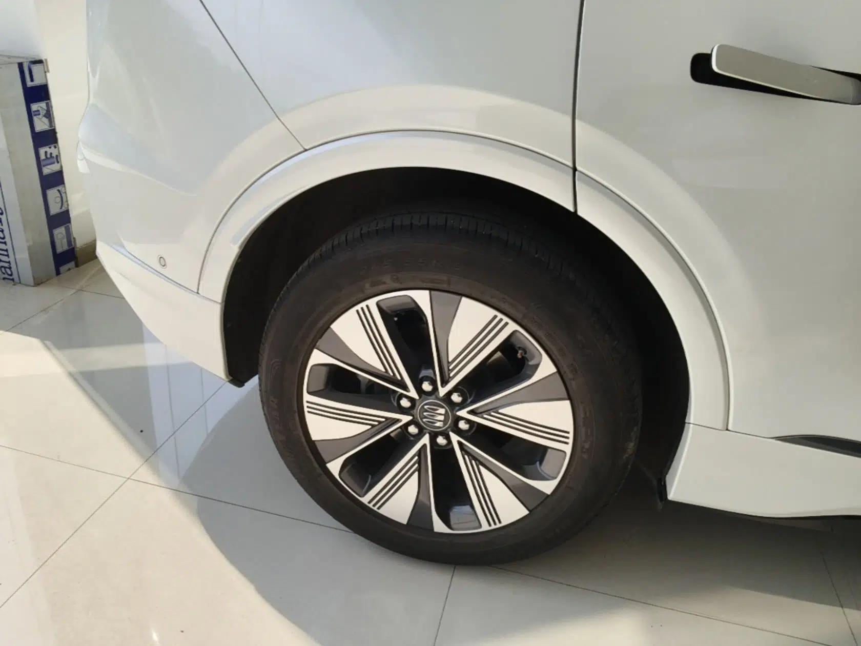 Buick E5 2025 Model 620KM Prestige Edition — миниатюра 11